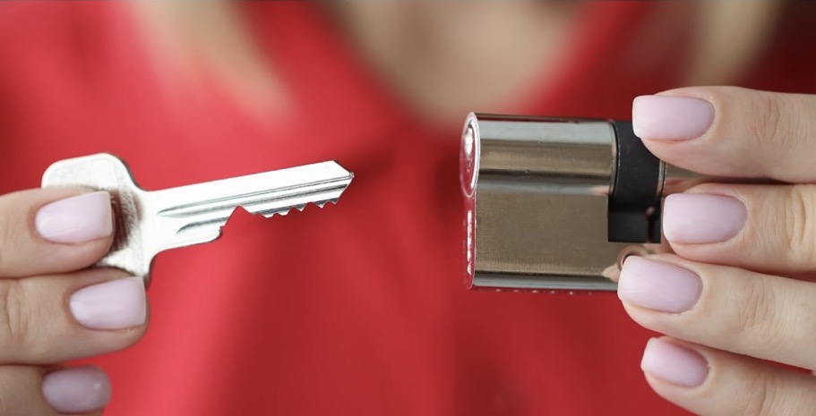 Key cutting service Ipswich Suffolk - key and lock cylinder