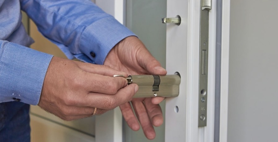 Lock fitting service Ipswich Suffolk - locksmith installing new lock on door